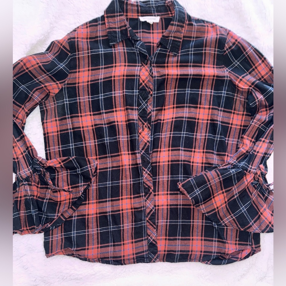 Beach lunch lounge 100 cotton flannel. Bell sleeves, red black. Size large. Soft
